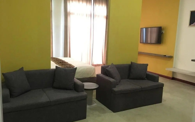 Green Rose Hotel