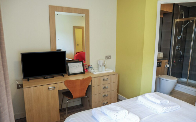 Jubilee Ground-floor Double Bedroom