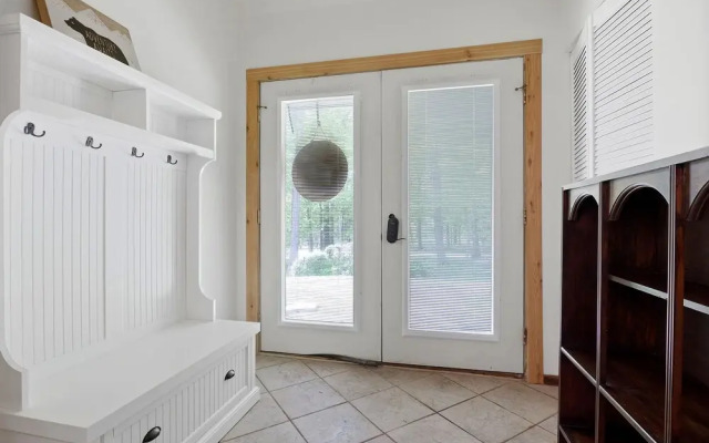 Charming Getaway 4BR 3Bath Hot Tub