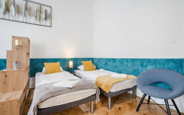 BpR Stylish VAGA BOND Apartment with AC