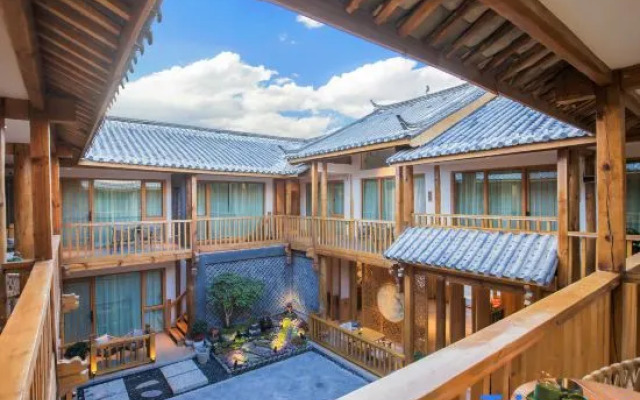 Lijiang Chengyi Quying Guanjing Meisu (Ancient City Zhongyi Market Branch)