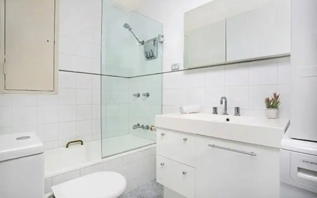 The Apartment Service CL405
