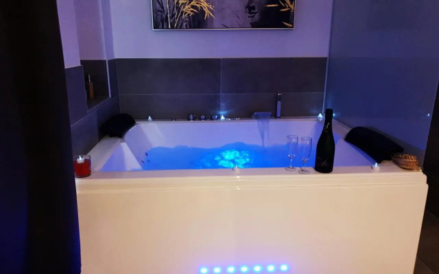 Elle & Lui En Jacuzzi