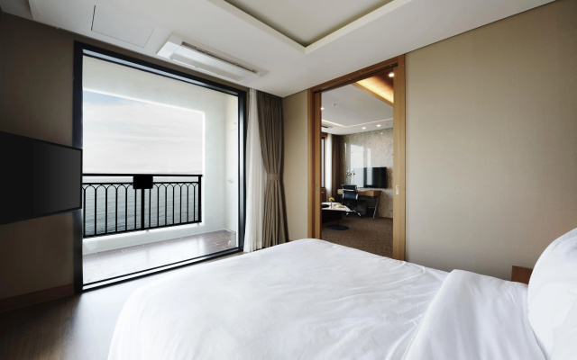 Ramada Sokcho Hotel