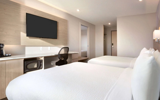 Days Inn by Wyndham Calgary North Balzac
