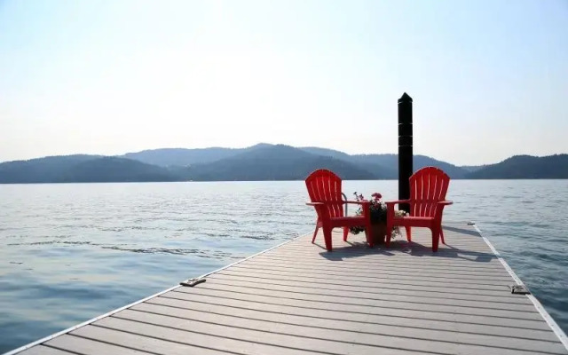 Waterfront Bungalow on Rockford Bay