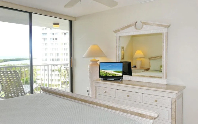 Beachfront Condo With Pool/views From two Balconies