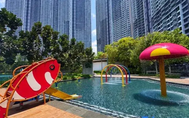 KL Modern Family Suites • 3–4BR • Walk to MRT/Mall • Infinity Pool