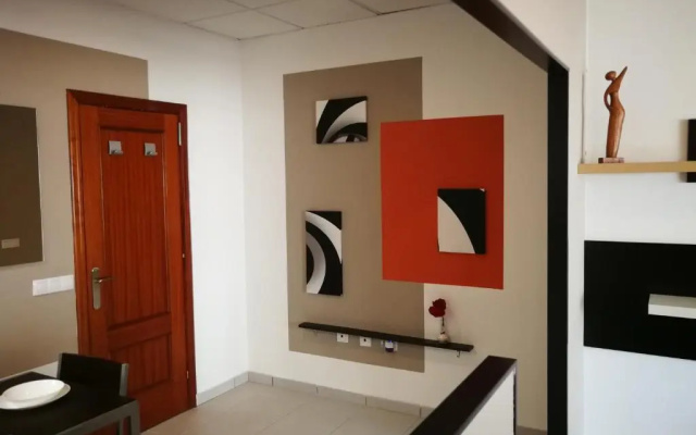 1V - Luxury Apartment Near Beach