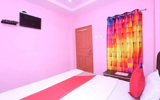 OYO 36667 Hotel Manoj