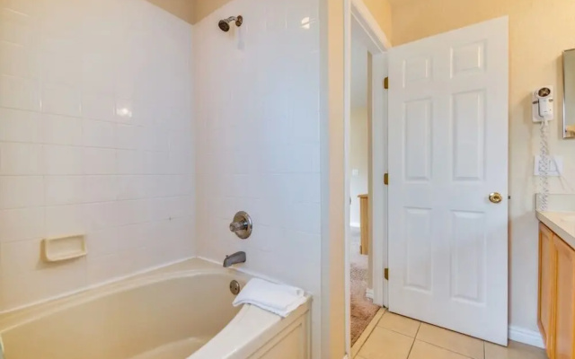 734lam 3 Bedroom Townhouse