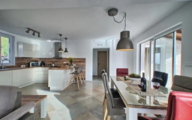 Beautiful Home in Dingac With Wifi and 3 Bedrooms