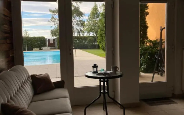 Viktria Vzparti Medencs Apartman