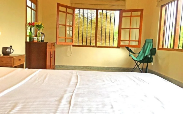 Captain's Lake Safari Lodge
