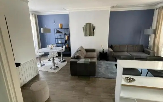 Beautiful Lincoln Apartment