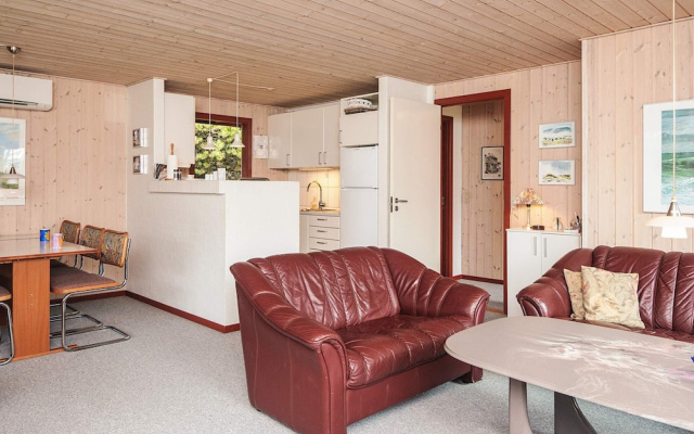 6 Person Holiday Home in Blavand