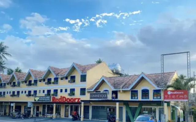 RedDoorz Plus @ Balai Sofia Bed & Breakfast Batangas