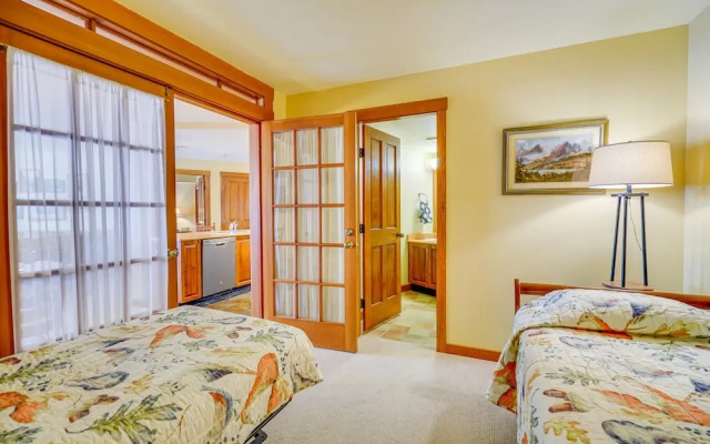 Ski-in/ski-out Brighton Condo w/ Pool & Hot Tub