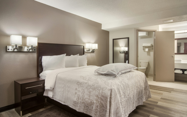 Red Roof Inn PLUS+ & Suites Erie