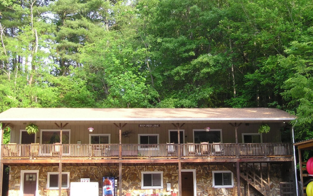 Deep Creek Lodge