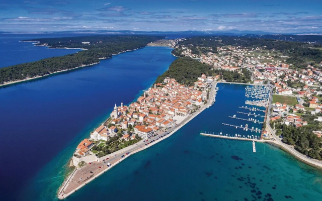 Stunning Apartment in Rab With Wifi and 2 Bedrooms