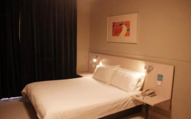 Jinjiang Inn Urumqi Hongqi Road Branch