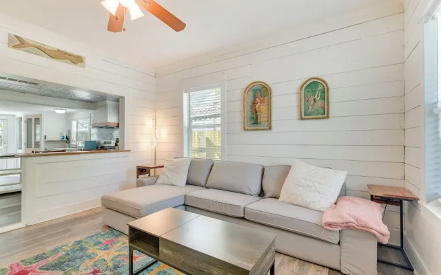 Galveston Vacation Rental: Deck & Central Location