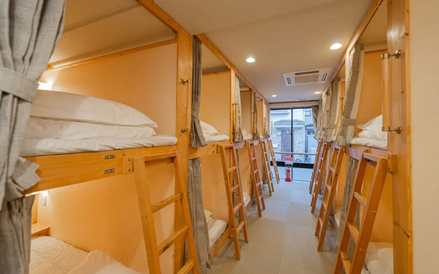 11Capsules (E JOY INN East Nippori Branch)