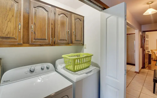 5 Mi to Casino: Waterfront Condo in Hot Springs!