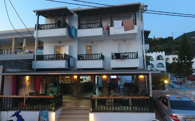 Vrachos Beach Hotel