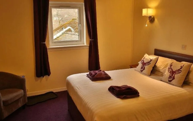MacDonald Hotel & Cabins 