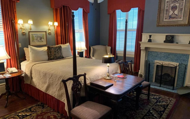 1842 Inn