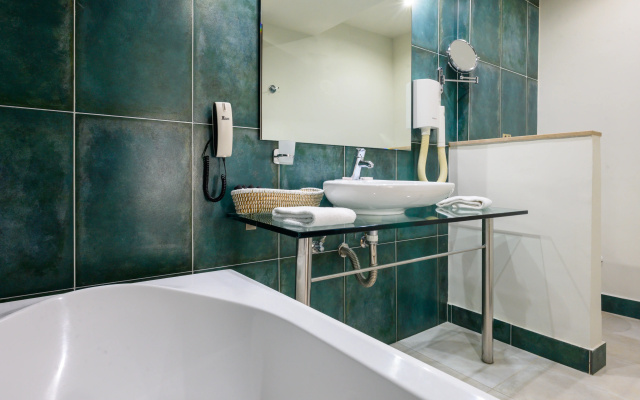 Angela Suites Boutique Hotel