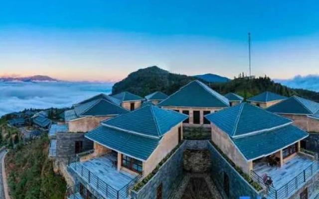 Cloud Paradise Resort