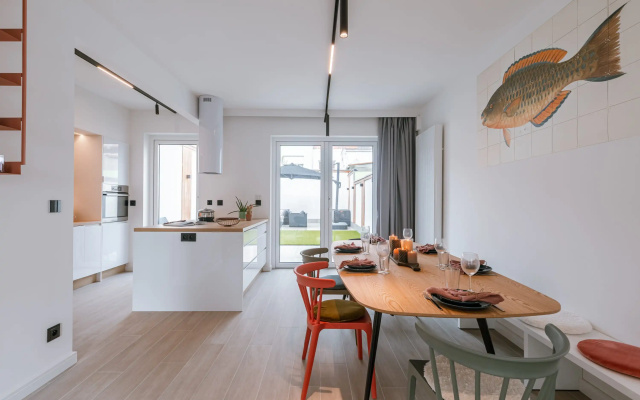 Beautiful modern holiday house with private garden