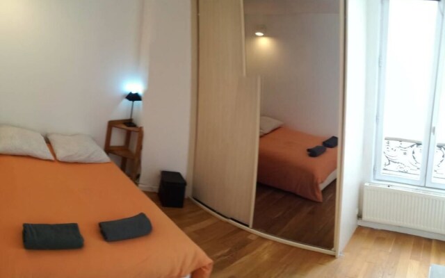 Отель Appartement Montmartre Chappe комната для гостей
