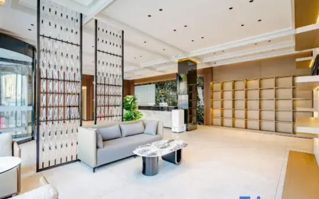 Sakura Light Luxury Hotel (Luohe Xintiandi Pedestrian Street)