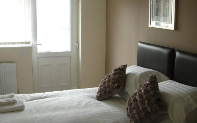 Yew Tree Inn Motel
