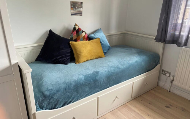 House - Sleeps 6 - Private Garden & Parking