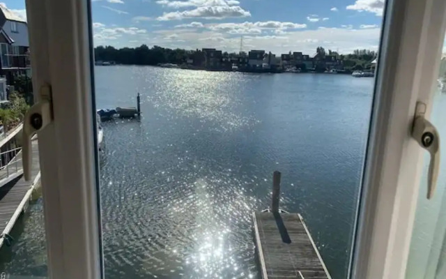 Abingdon House - 4 BR on the Marina