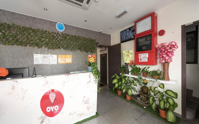 Отель OYO 152 Swiss Cottage Hotel Малайзия, Куала-Лумпур - отзывы, цены и фото номеров - забронировать отель OYO 152 Swiss Cottage Hotel онлайн вид на фасад