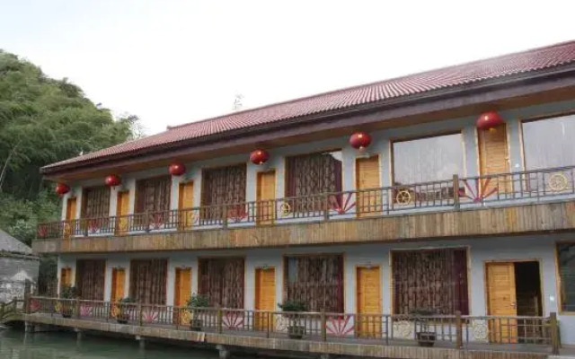 Shangri-La Holiday Manor