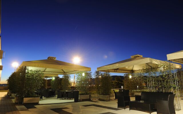 Tower Genova Airport Hotel & Conference Center Генуя вид на фасад