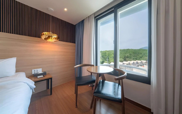 Two-Y-Hotel