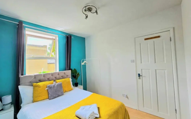Cozy 4 Bedroom House in the Heart of Brixton