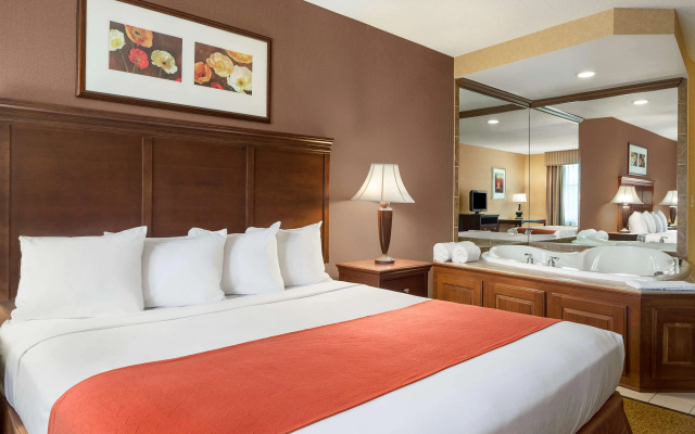 Comfort Inn & Suites Cuyahoga Falls - Akron