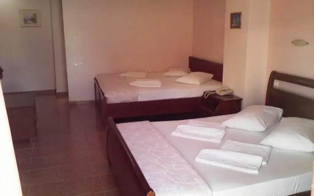Faros 2 Hotel