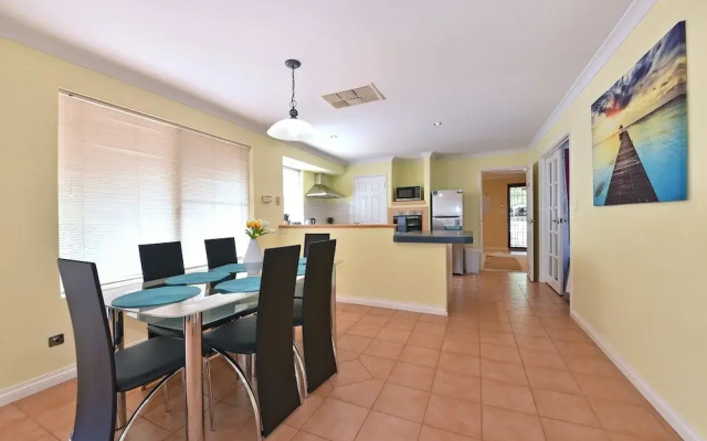 Entire House Close To Perth Airport And City 2290