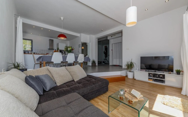 Nice Home in Trogir With Wifi and 4 Bedrooms