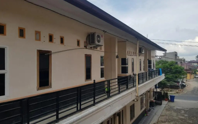 OYO 91647 Sanina Residence